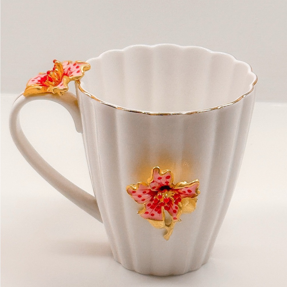 NEW Handmade Floral Polkadot Embellished White and Gold Mug‎